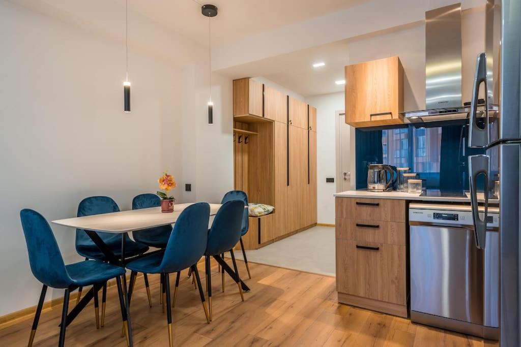 Spacious 2-Bed. Perfect For Family & Friends กูเดาริ ภายนอก รูปภาพ